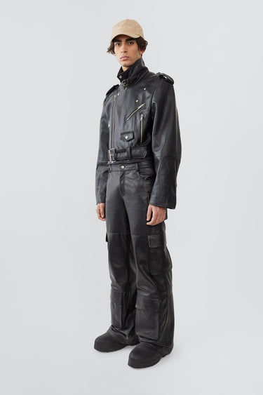 Side view of Dormi oversized black leather jacket for men by Deadwood, showcasing shoulder epaulets, zippered cuffs, and boxy fit.