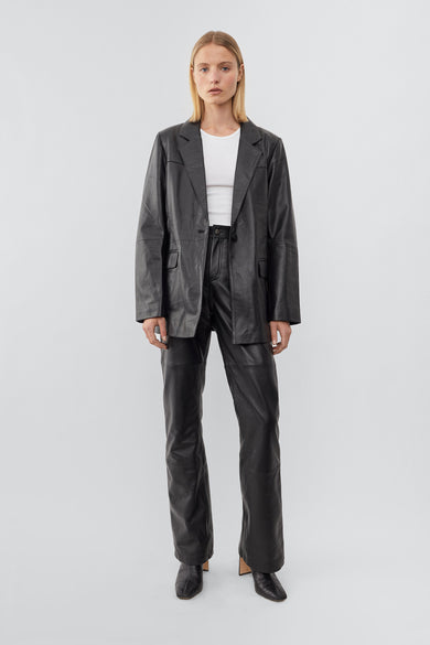 Model wearing Black Deadwood leather blazer with a beautiful oversized fit, single-button closure. Made from recycled lambskin leather.