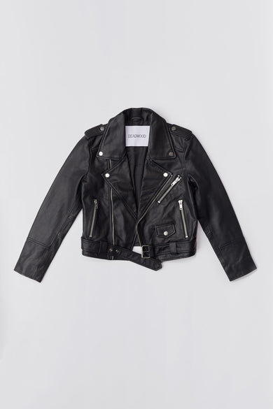 Joan has a cropped cut and features all the right details including a practical inside pocket. Made from recycled leather.