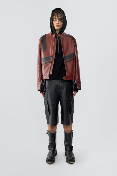 The Men’s Hiro Jacket in red is inspired by 1980s Japanese sports motorcycles and street racing culture. Made from cactus leather, it features a waist-length regular fit, front zipper closure, ventilation holes, and a lining made from 100% recycled PET bottles for added sustainability.