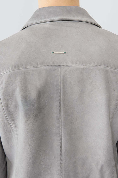 Stanley leather blazer by Deadwood, single-breasted with two buttons, chest pocket, waist pockets, and hand-dyed finish, made from upcycled cowskin leather.
