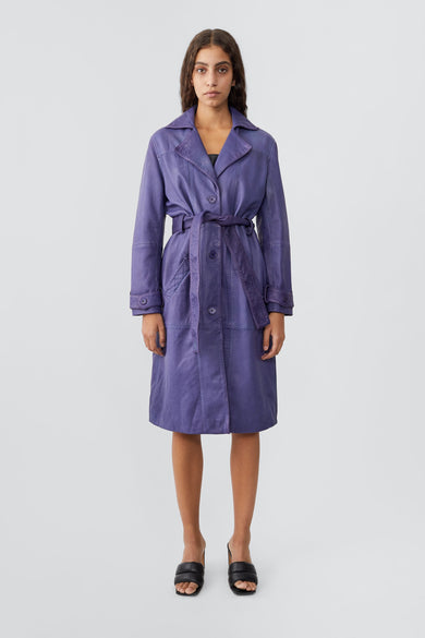
The Terra Cactus Coat in blue is a bestselling trench coat made from innovative cactus leather, offering a sustainable alternative to traditional pleather. With a classic silhouette and tie belt, it provides a waist-defining fit. Made from organically grown cactus, this coat combines durability, style, and eco-conscious design.