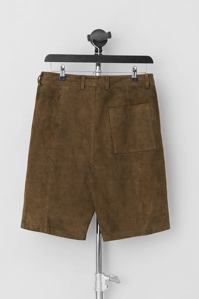 Just-above-knee-length Deadwood suede board shorts in color army green. Hook and zipper closure and right back pocket.