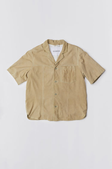 Deadwood short sleeve suede shirt in the color lime, inspired by vintage hawaiian shirts. Made from recycled suede.