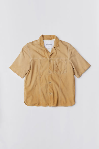 Deadwood short sleeve suede shirt in the color mimosa yellow, inspired by vintage hawaiian shirts. Made from upcycled suede.