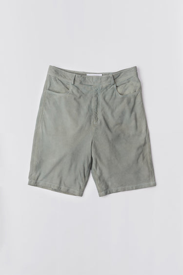 Deadwood knee-length suede board shorts in the color ice. Hook and zipper closure and right back pocket. Made from recycled suede.