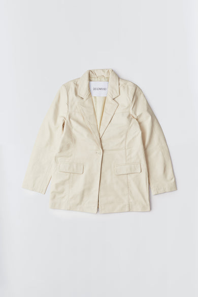 Deadwood leather blazer in the color off-white. A beautiful oversized fit with single-button closure. Sizing runs big as this is an oversize fit. Made from recycled lambskin leather.