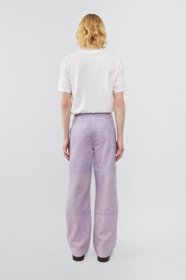 Model wearing Deadwood leather pants with a casual straight to semi wide fit. Here in color lavender. Made from recycled leather. 