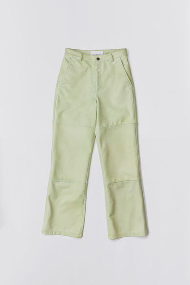 Deadwood leather pants with a casual straight to semi wide fit. Here in color lime. Made from recycled leather.