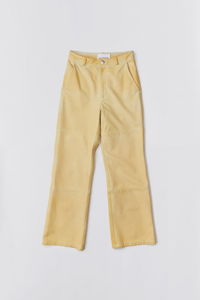 Deadwood leather pants with a casual straight to semi wide fit. Here in color mimosa. Made from recycled leather. 